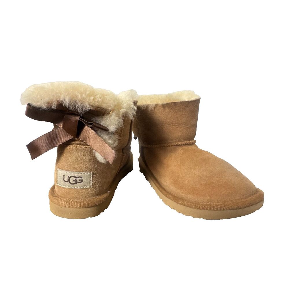 UGG Girls Size 4 Gray Bailey Bow Boots Cozy Sheepskin Suede Kids